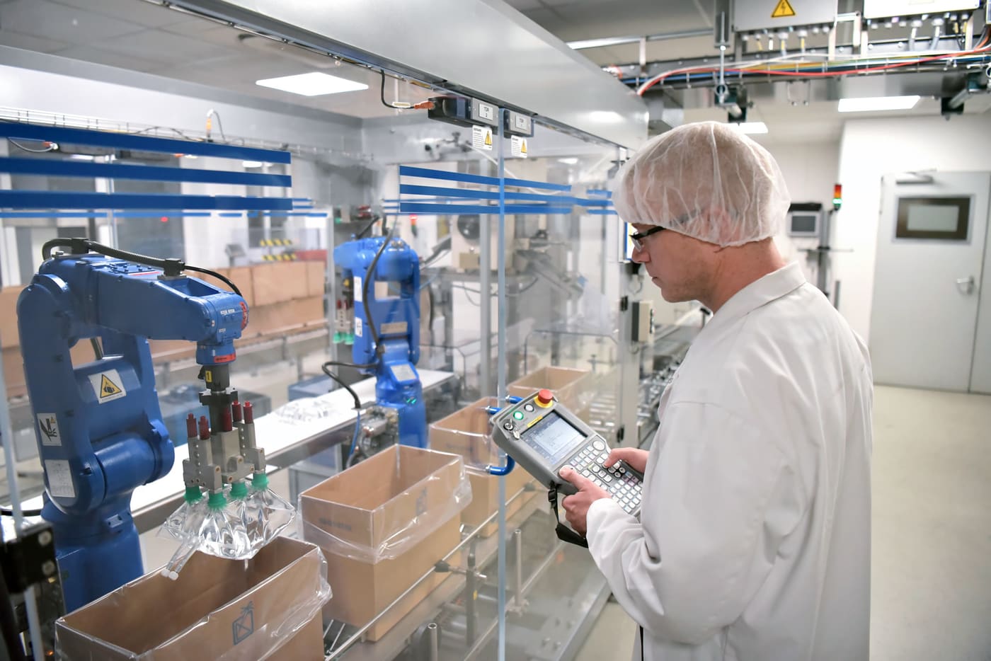 Automated pharmaceutical production line